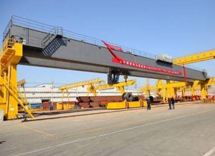 中核工業(yè)70m跨度起重機